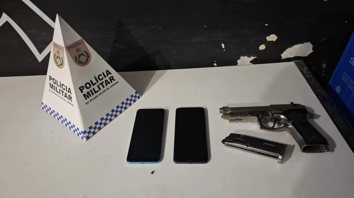 O celular da vítima e uma pistola foram apreendidos