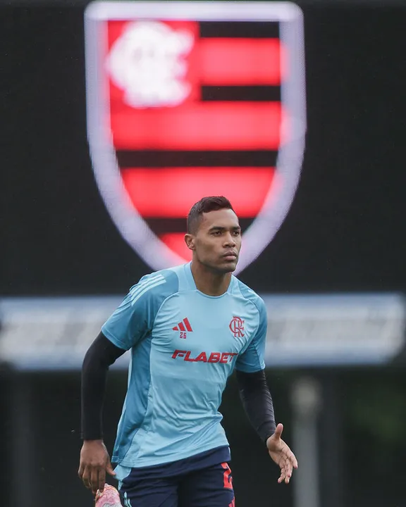 Alex Sandro treina e pode estar presente na estreia do Flamengo na Copa do Mundo de Clubes