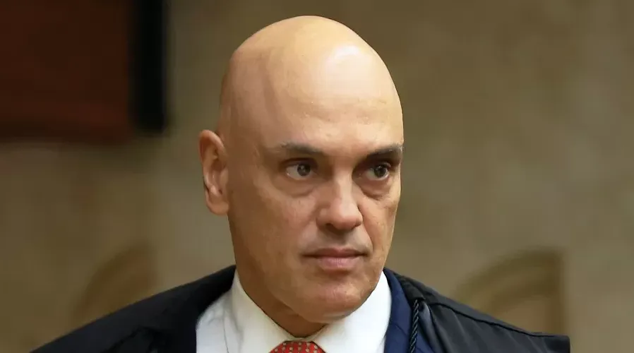 Alexandre de Morais nega pedido de Bolsonaro