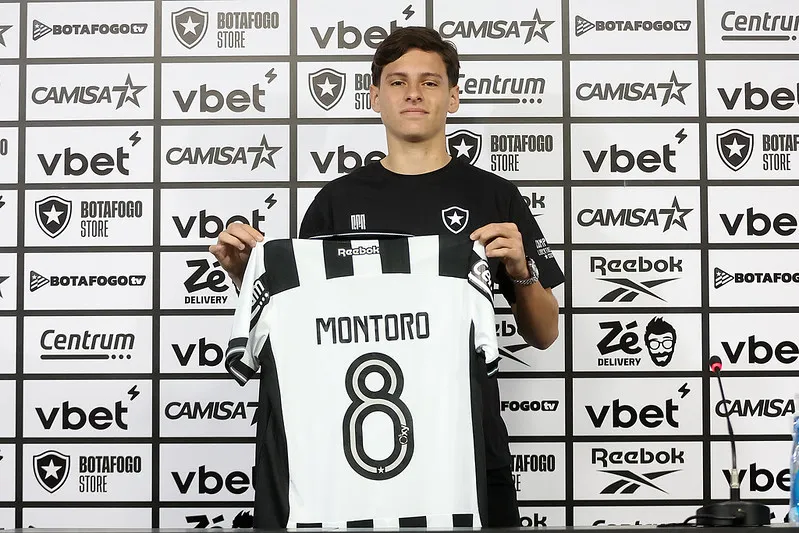 Montoro é apresentado no Botafogo e jogará com a camisa 8