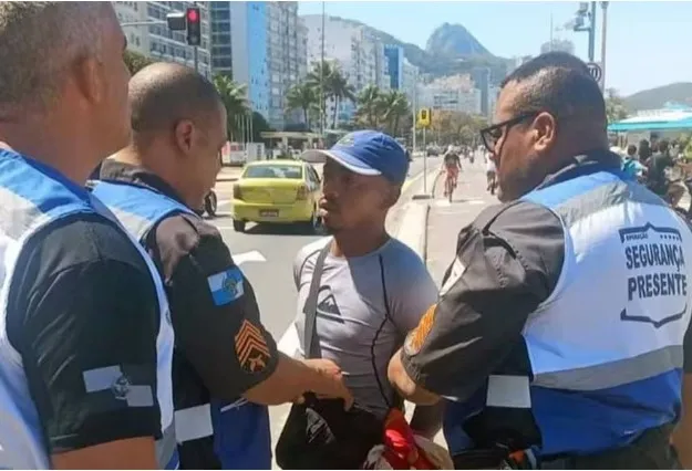Ambulante foi conduzido por agentes à delegacia