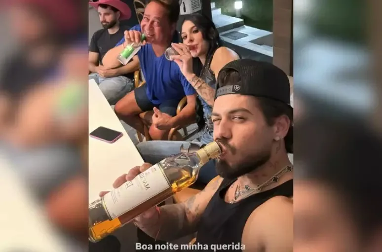 Cantores aproveitam encontro regado a bebidas