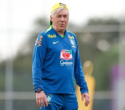 Carlo Ancelotti em treinamento da Seleção Brasileira