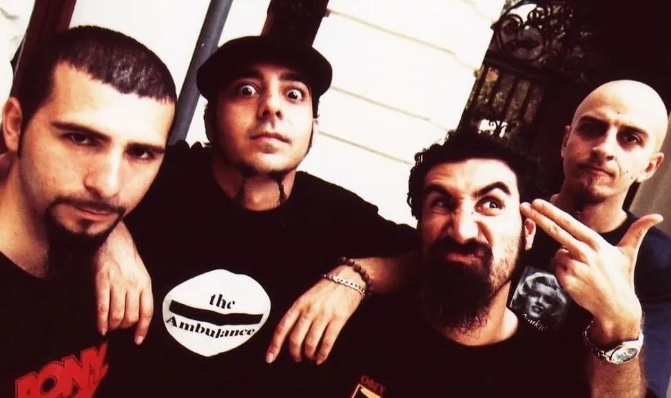 Banda System of a Down no material de divulgação do álbum "Toxicity"