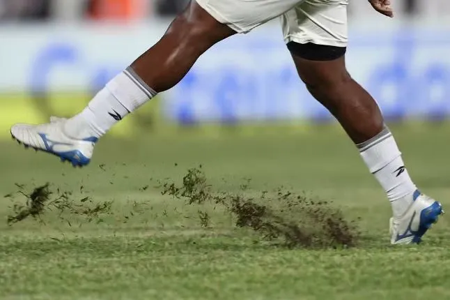 Gramados são alvos de crítica dos clubes no Campeonato Carioca