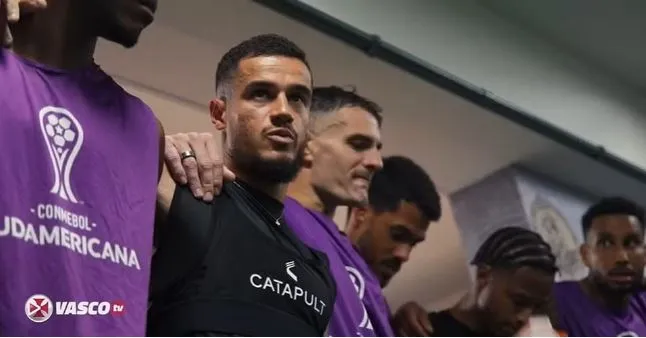 Coutinho discursa após vitória sobre o Melgar, pela Sul-Americana, em São Januário