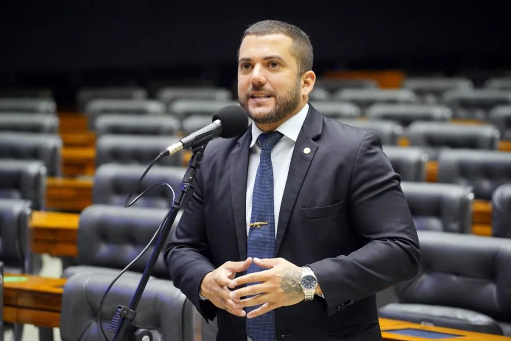 Carlos Jordy ainda comenta que o gabinete não foi formalmente comunicado pela instauração do inquérito.
