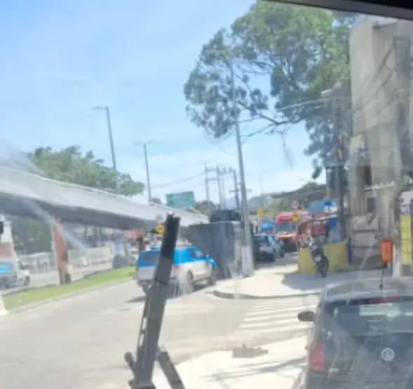 Policiais militares do 27º BPM (Santa Cruz) estiveram no local