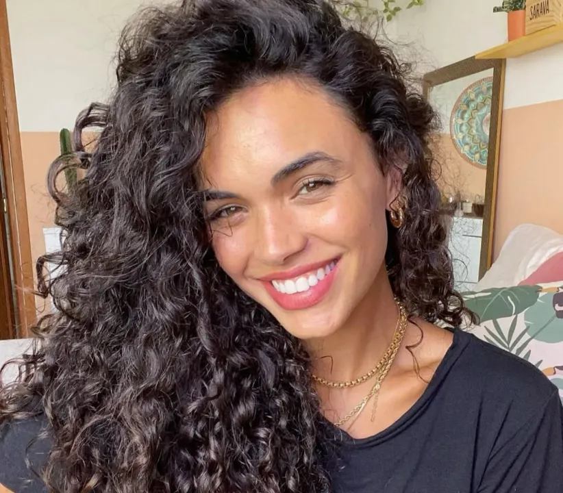 Giovana Cordeiro perde uma das sobrancelhas após acidente com produtos químicos