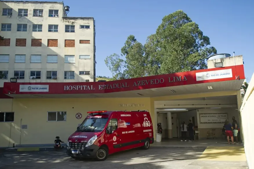 Vítima teve afundamento craniano e foi encaminhada ao Hospital Azevedo Lima após perder grande quantidade de sangue