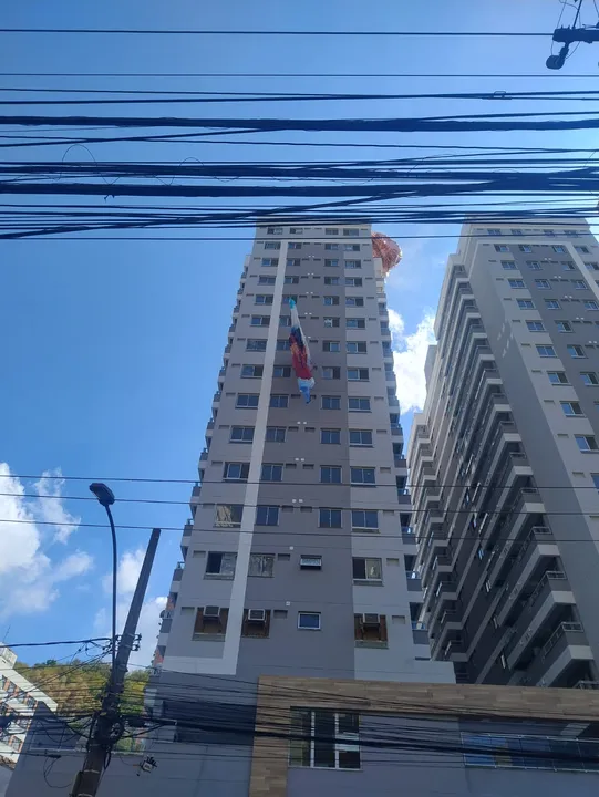 Queda do balão aconteceu nesta manhã de sábado