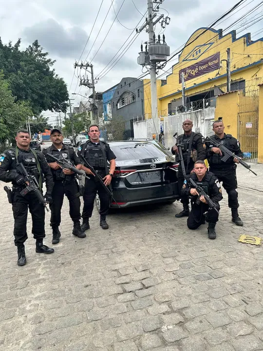 Carro foi localizado poucas horas depois no Complexo da Maré