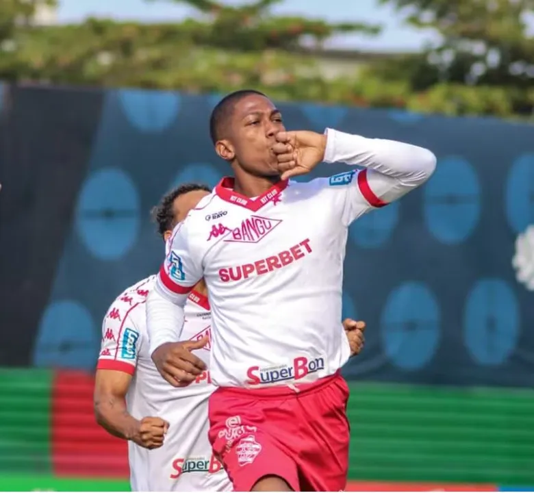 Mauro Silva marcou o primeiro gol do Bangu na decisão