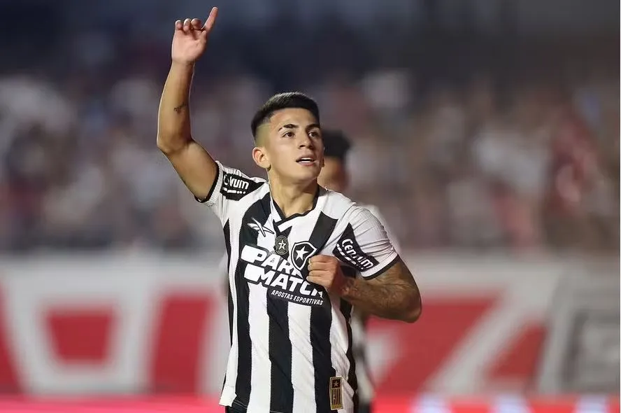 Botafogo recebe proposta do Benfica por Thiago Almada