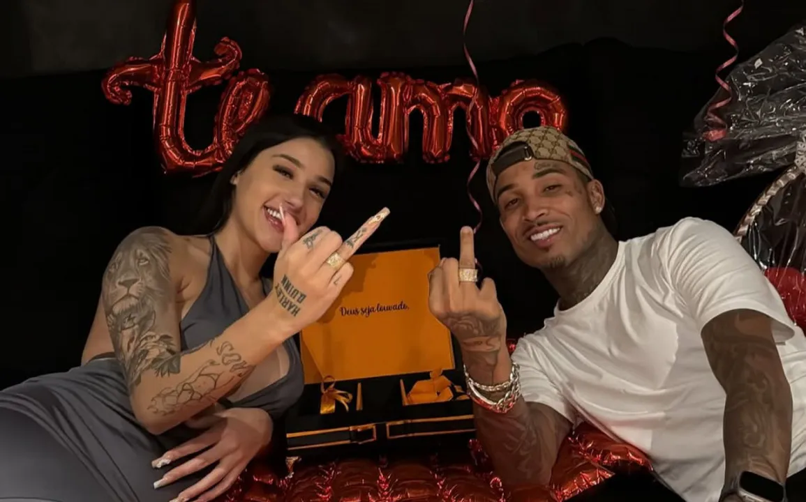 Casal de influenciadores oficializa namoro