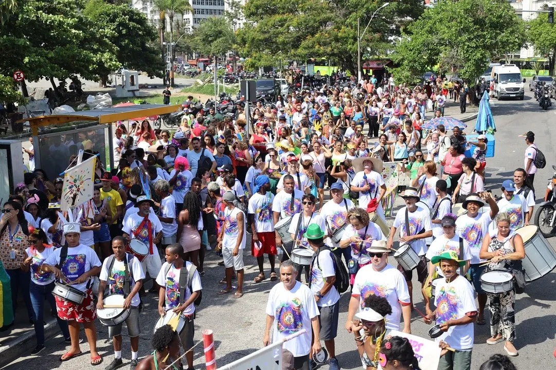 Bloco Loucos Pela Vida agitará Niterói em celebração de arte e saúde mental