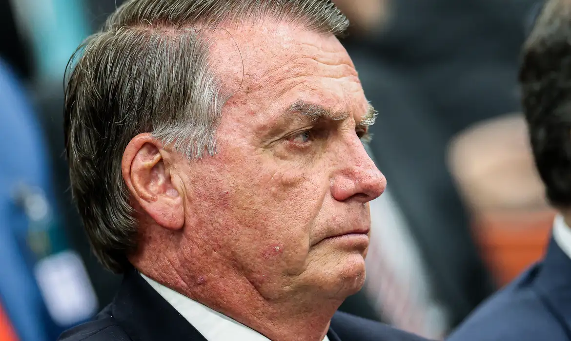 Bolsonaro, que está em prisão domiciliar, anexou relatório médico