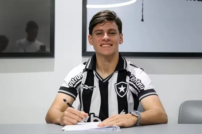 Álvaro Montoro é o novo reforço do Botafogo