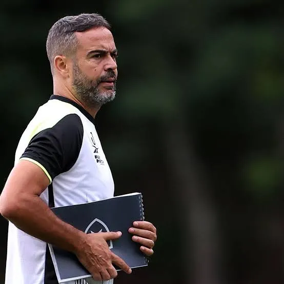 O treinador foi apresentado como novo técnico do Botafogo em abril de 2024