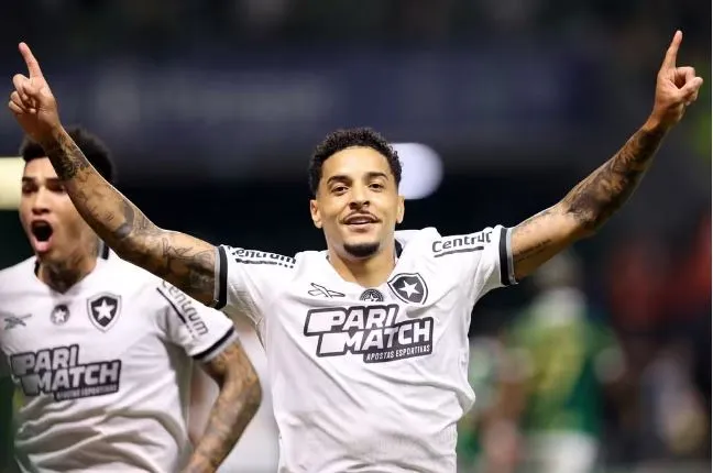 Botafogo traça planos para segurar Gregore