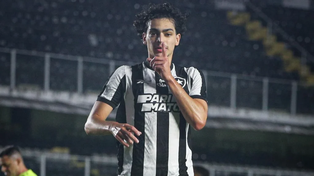 Matheus Nascimento terá chance no time titular do Botafogo nesse início de estadual