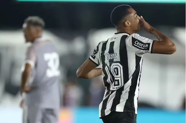 Kayke comemora último gol do Botafogo fora de casa, contra o Boavista, ainda em fevereiro
