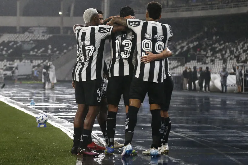 Botafogo encara o Estudiantes, pela Libertadores, nesta quarta-feira (14)