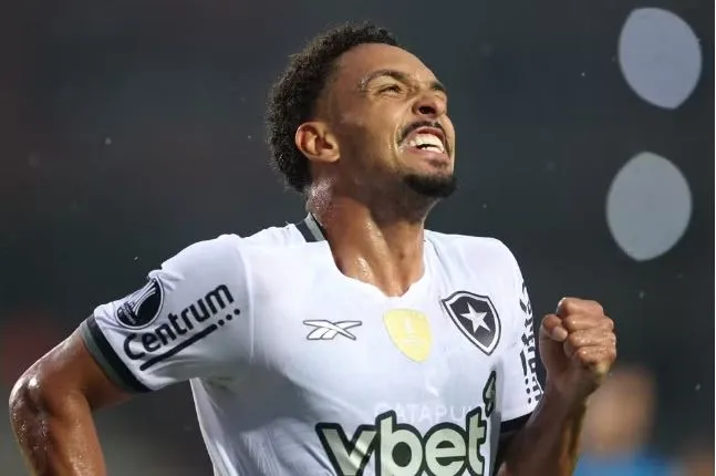 Vitinho seguirá no Botafogo após proposta do Burnley, da Inglaterra