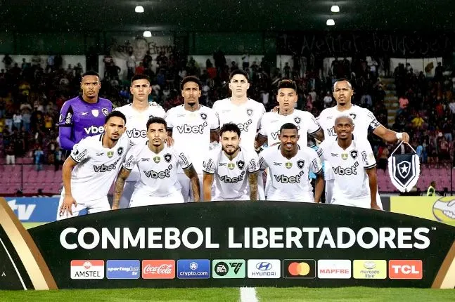 Botafogo passa por drama na fase de grupos da Libertadores de 2025, assim como no ano passado