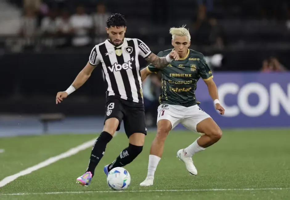 Botafogo venceu o Carabobo por 2 a 0 no Nilton Santos