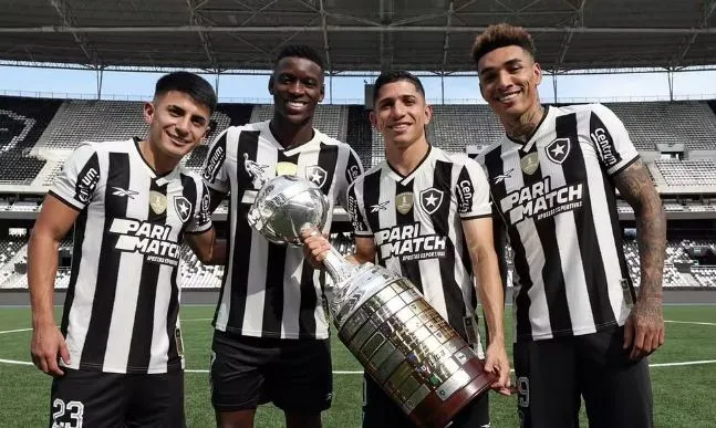 Luiz Henrique e Thiago Almada deixaram o Glorioso, que tenta blindar Savarino e Igor Jesus