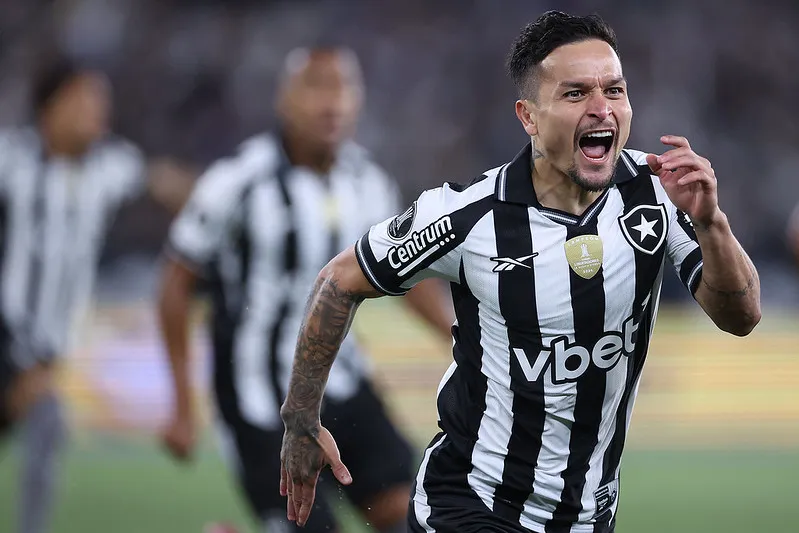 Arthur precisou de 15 segundos para marcar o gol que deu a vitória ao Glorioso