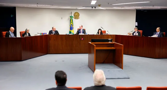 Artigo elogia condenação de Bolsonaro por tentativa de golpe