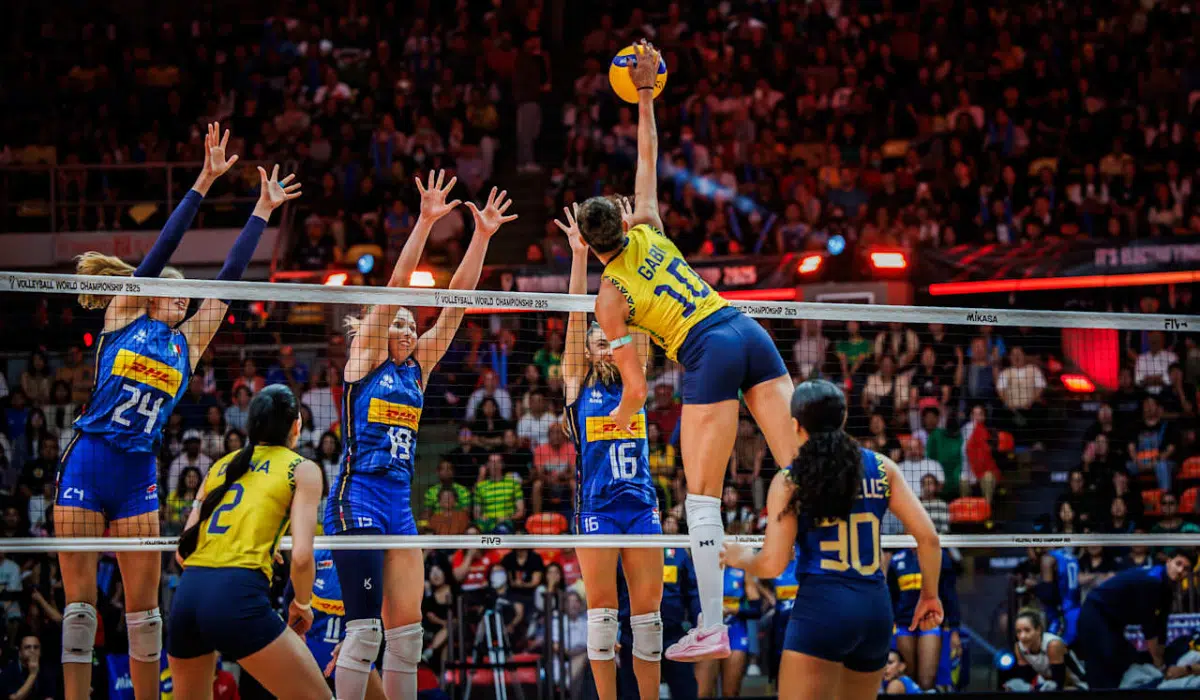 Equipe brasileira venceu dois sets, mas acabou derrotada no tie-break