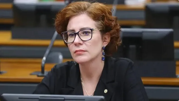 Brasileira que deu abrigo para Zambelli na Itália será investigada