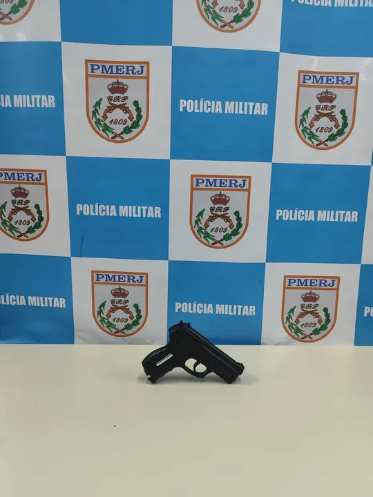 Simulacro de pistola que foi apreendido