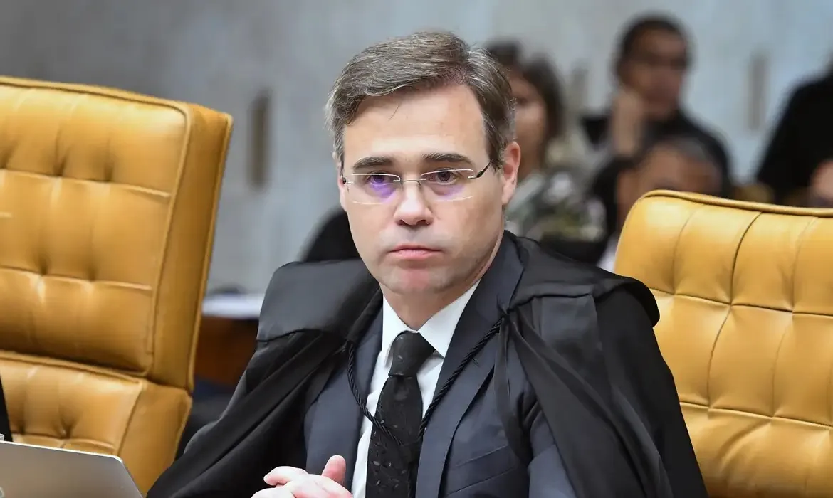 Carlos Viana afirmou  que a presença dos dois é essencial para as investigações sobre as fraudes em descontos de consignados