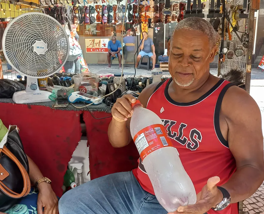 Vendedores ambulantes enfrentam onda de calor intensa no Rio de Janeiro