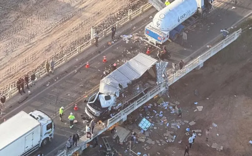 Acidente aconteceu na Rodovia Magé-Manilha na manhã desta quinta-feira (5)