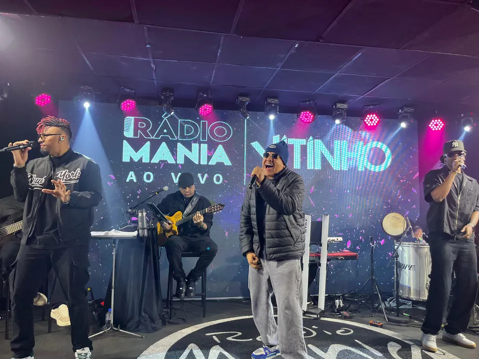 Vitinho cantou seus grandes sucessos nos estúdios da Rádio Mania