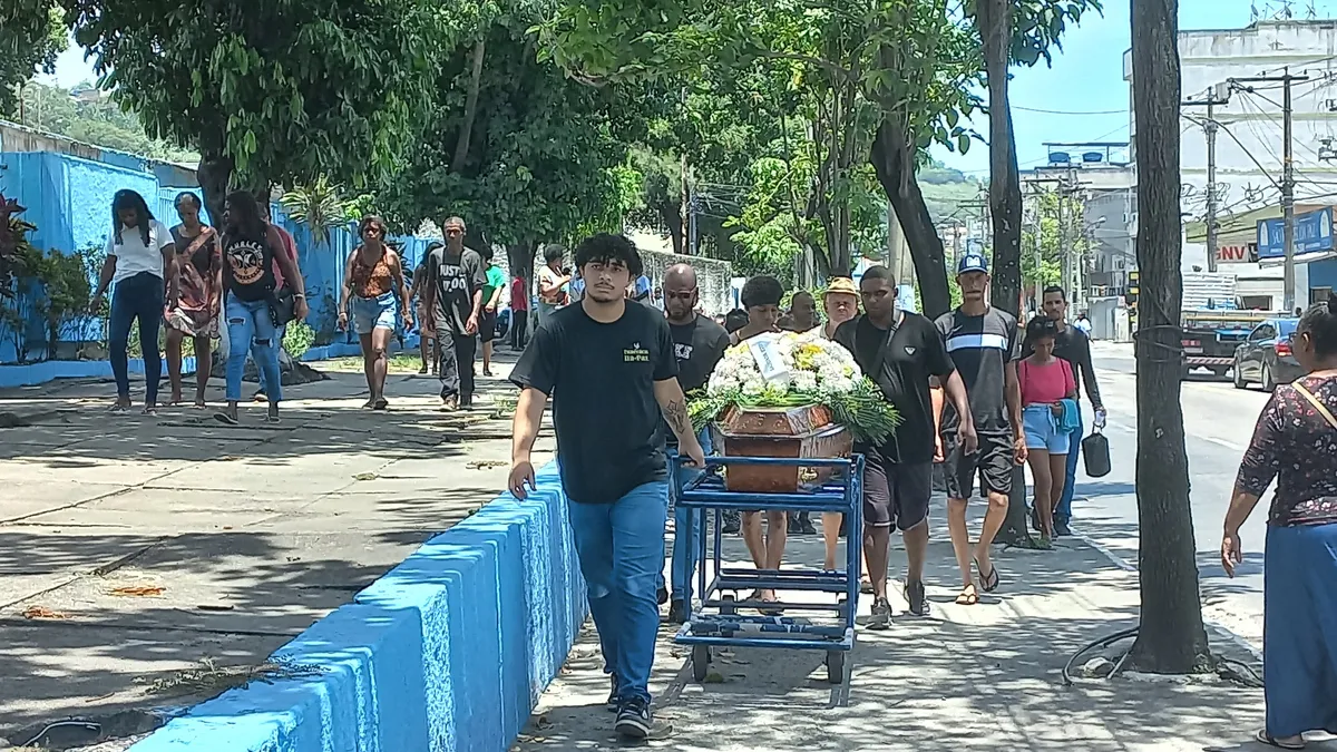 Corpo foi sepultado no início desta tarde