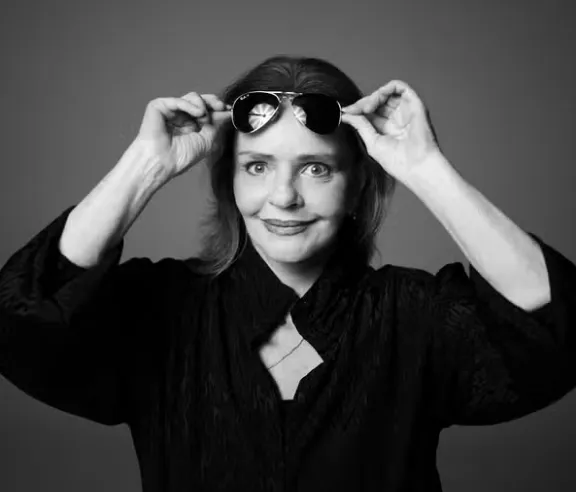 Angela Ro Ro, de 75 anos, está internada no Rio