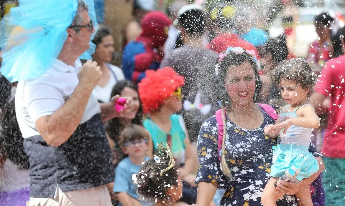 Neste final de semana,  o carnaval de rua do Rio de Janeiro contará com apresentações de cerca de 15 blocos, por diversas regiões da cidade