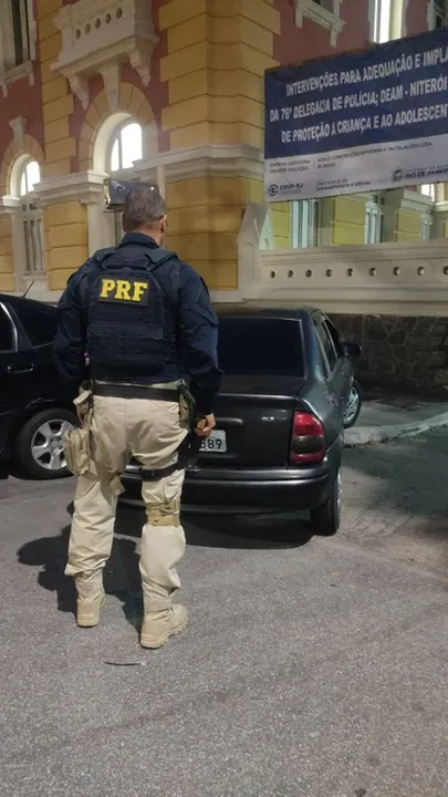A ocorrência foi encaminhada para a 76ª DP (Centro)