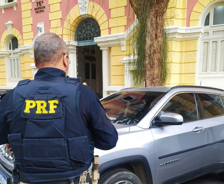 A ocorrência foi encaminhada à Polícia Civil (76ª DP)
