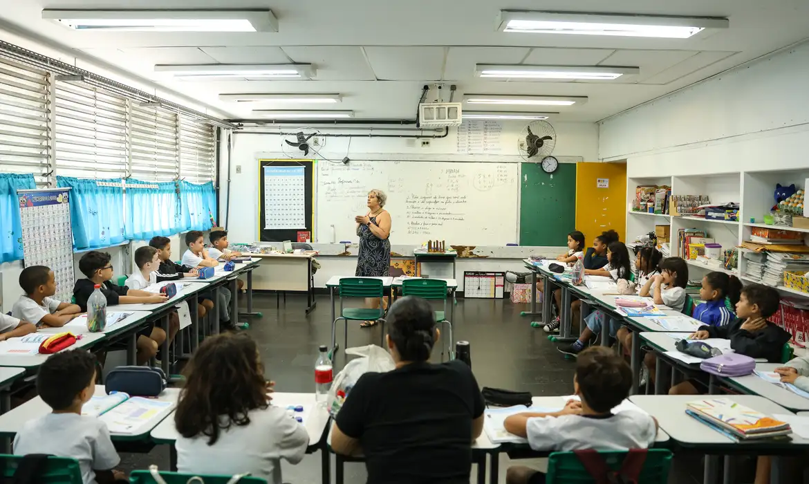 Entrega ocorrerá no mês em que se comemora o Dia do Professor