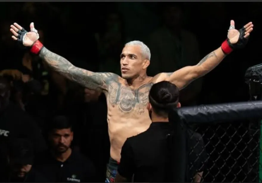 Charles do Bronx momentos antes de finalizar Gamrot