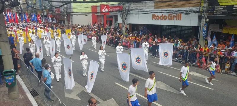 O Colégio Dom Helder dará início, na manhã desta segunda-feira (22), ao tradicional desfile cívico