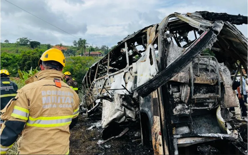 Acidente em entre três veículos, em Minas, deixou várias vítimas fatais