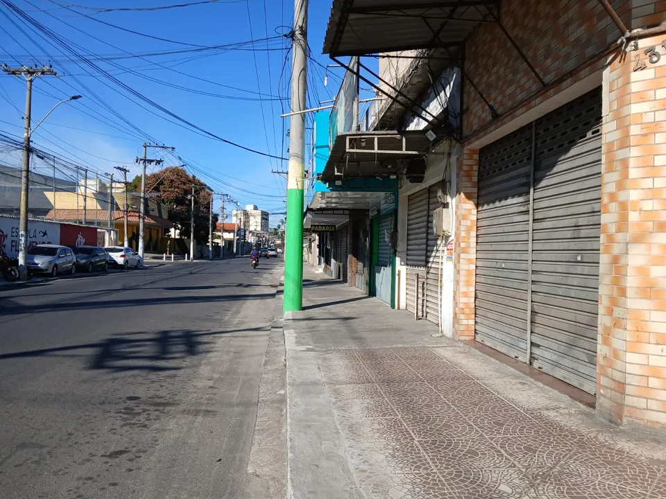 Clima de tensão domina o bairro enquanto comerciantes seguem sem previsão para retomar as atividades